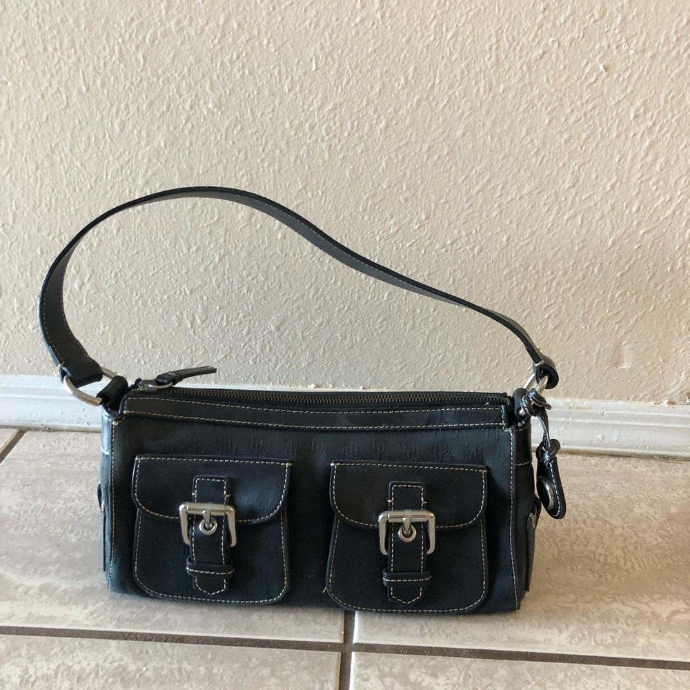Small Dooney & Bourke hand bag purse